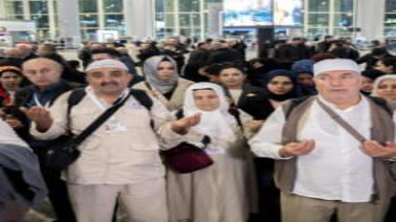 İstanbul'dan ilk hac kafilesi kutsal topraklara uğurlandı