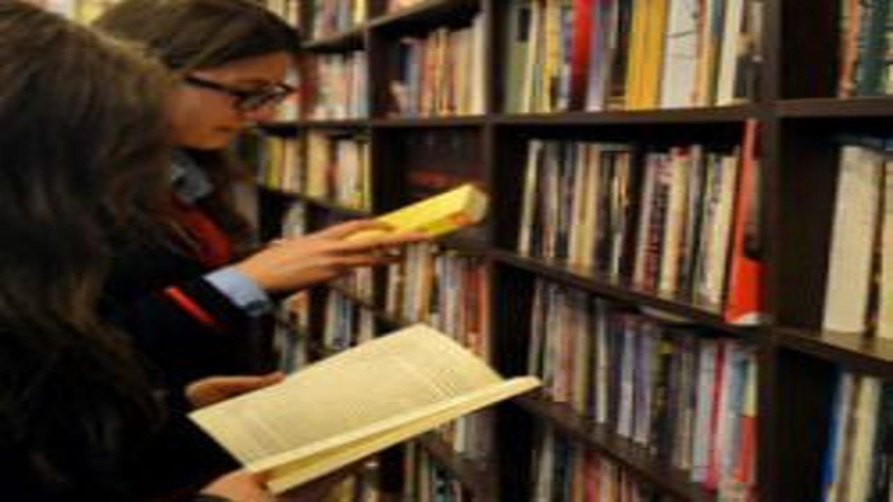 İsveç eğitimde ezber bozdu: Dijital öğrenime veda ediyor kitaplara geri dönüyor