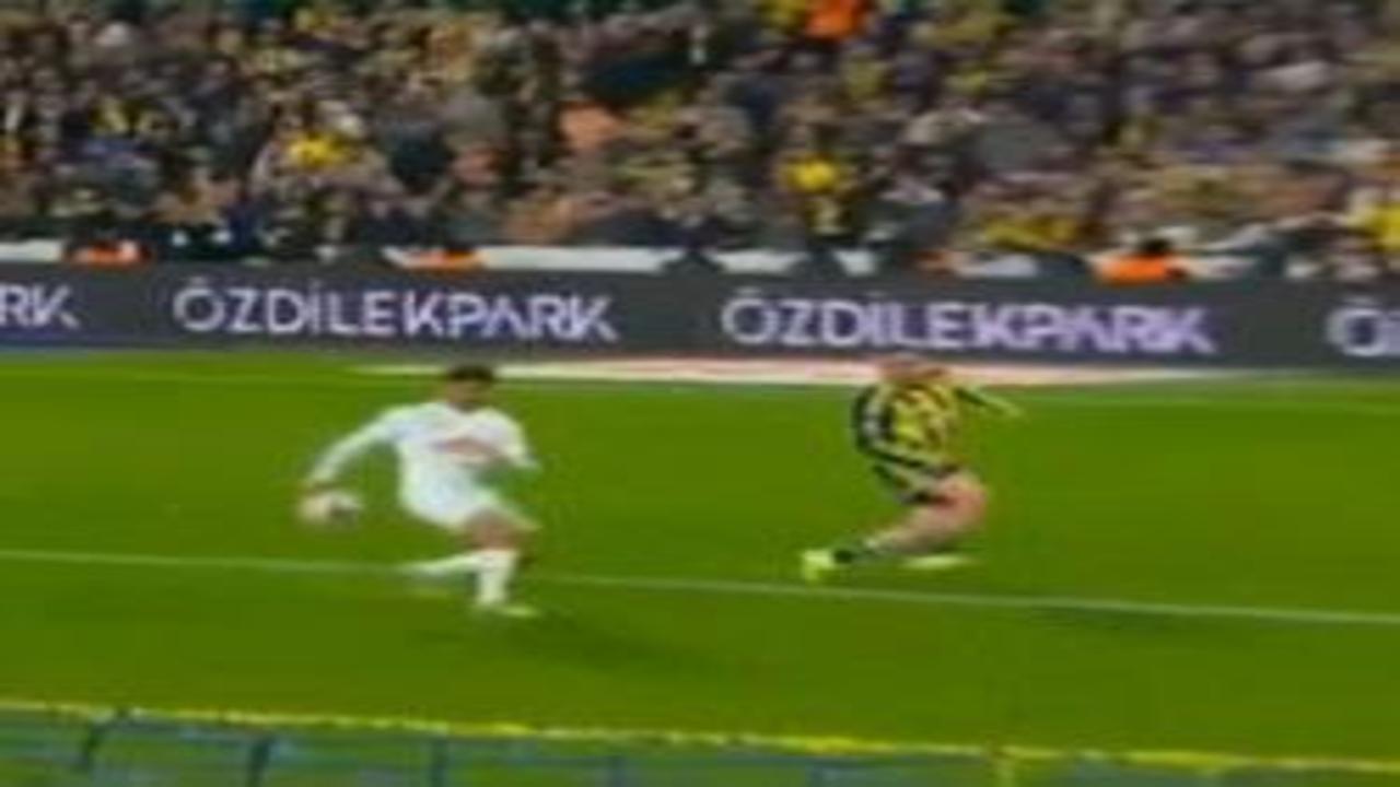 Kadıköy'de yoğun itiraz! Fenerbahçe penaltı bekledi