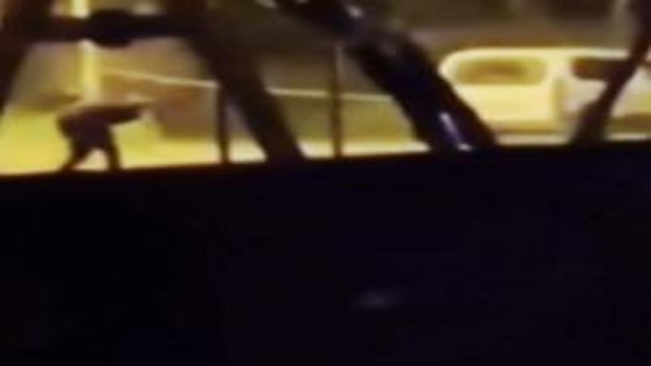 Polisle 3 sokak boyunca çatıştı, okul önünde vurularak etkisiz hale getirildi