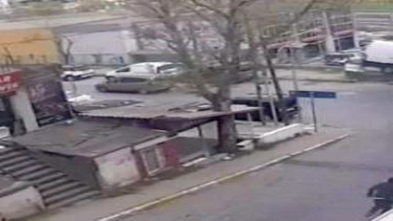 Şoförün çaresiz koşuşu kamerada: Kayıp giden tır minibüse çarptı