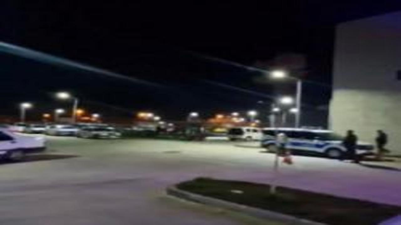 Tartıştığı kadını öldürdü, ardından bileklerini kesti