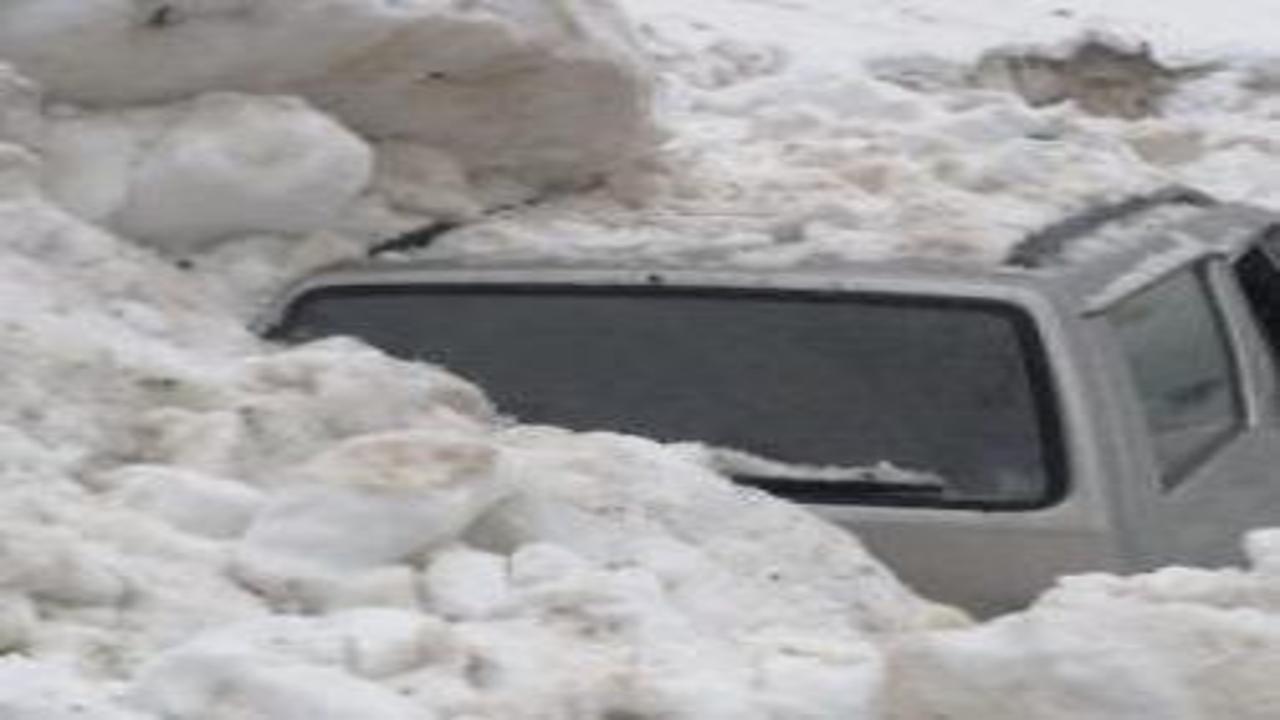 Trabzon'da inanılmaz kurtuluş: Üzerine çığ düşen araçtan 4 kişi sağ çıktı