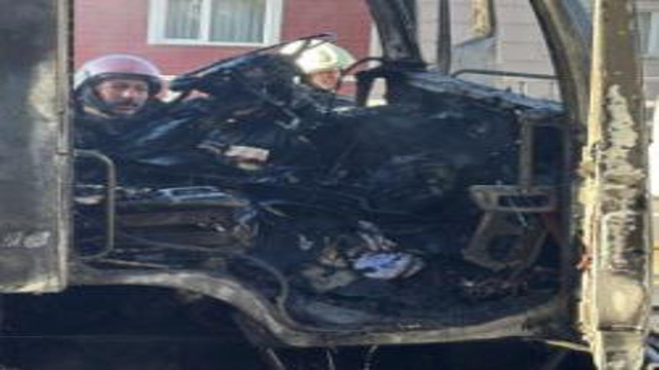 Trabzon'da seyir halindeki hafriyat yüklü tır yandı