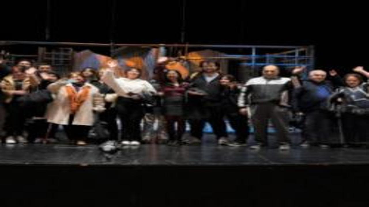 Türk Telekom, “Erişilebilir Tiyatro” projesi kapsamında “Ebedi Barış” oyununu erişilebilir kıldı