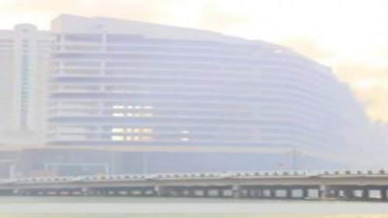 Miami'deki 26 yıllık Mandarin Oriental oteli saniyeler içinde yıkıldı