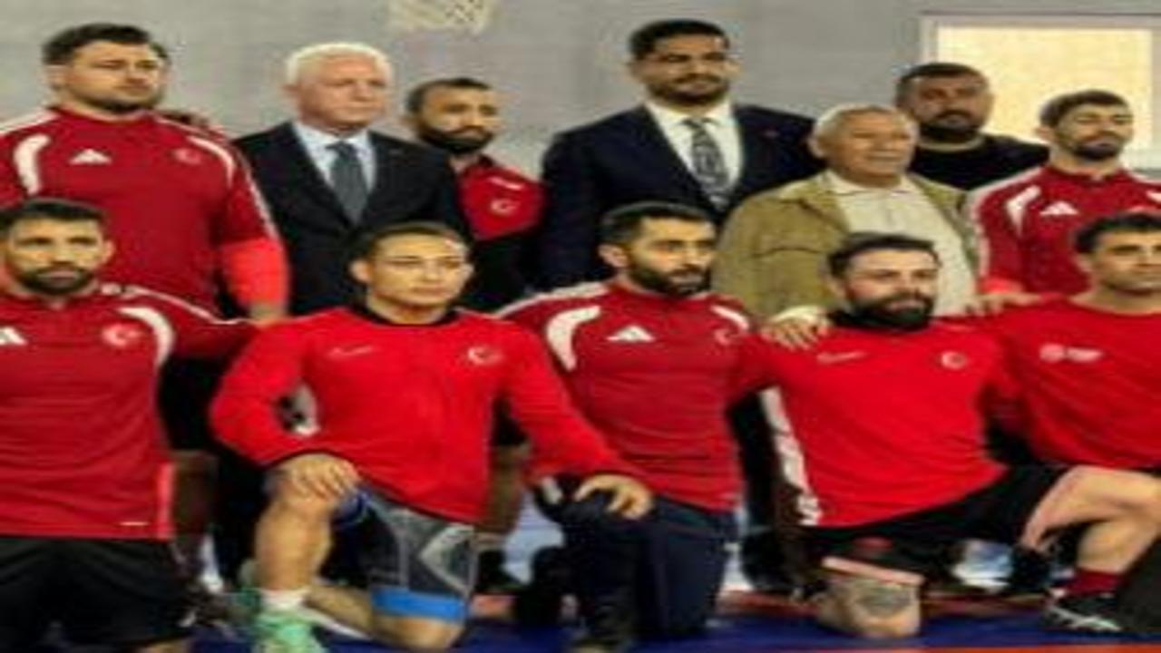 Vali Gül ve Mesut Özil'den milli güreşçilere ziyaret