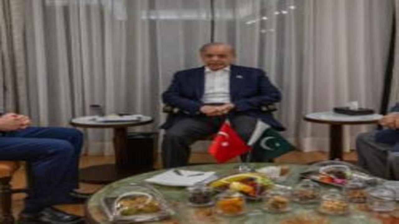 Antalya'da sürpriz zirve: Bakan Fidan, Şahbaz Şerif'le görüştü