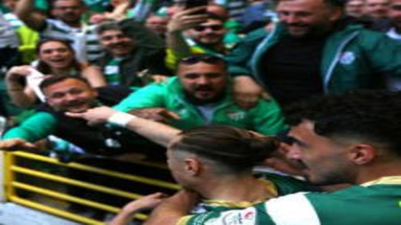 1. Lig tarihinde görülmemiş rekor! Bursaspor taraftarı Süper Lig için gemileri yaktı