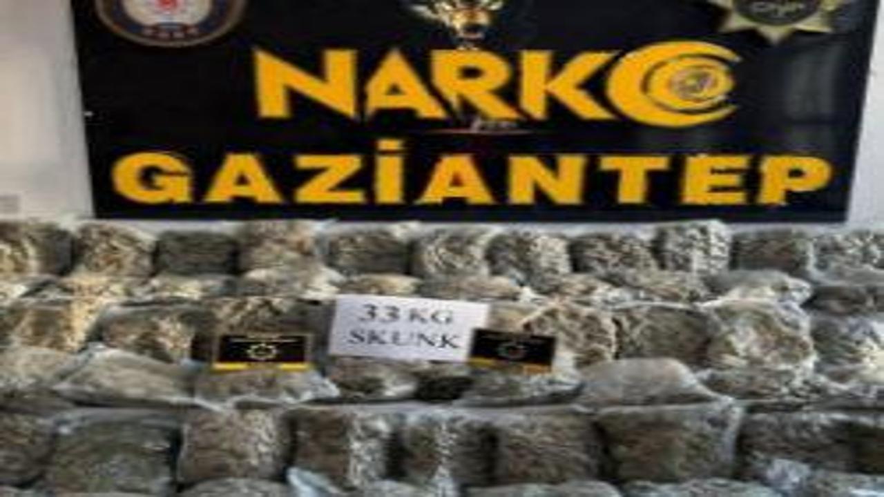 Gaziantep’te dev uyuşturucu operasyonu: Tırın dorsesindeki zuladan kilolarca zehir çıktı!