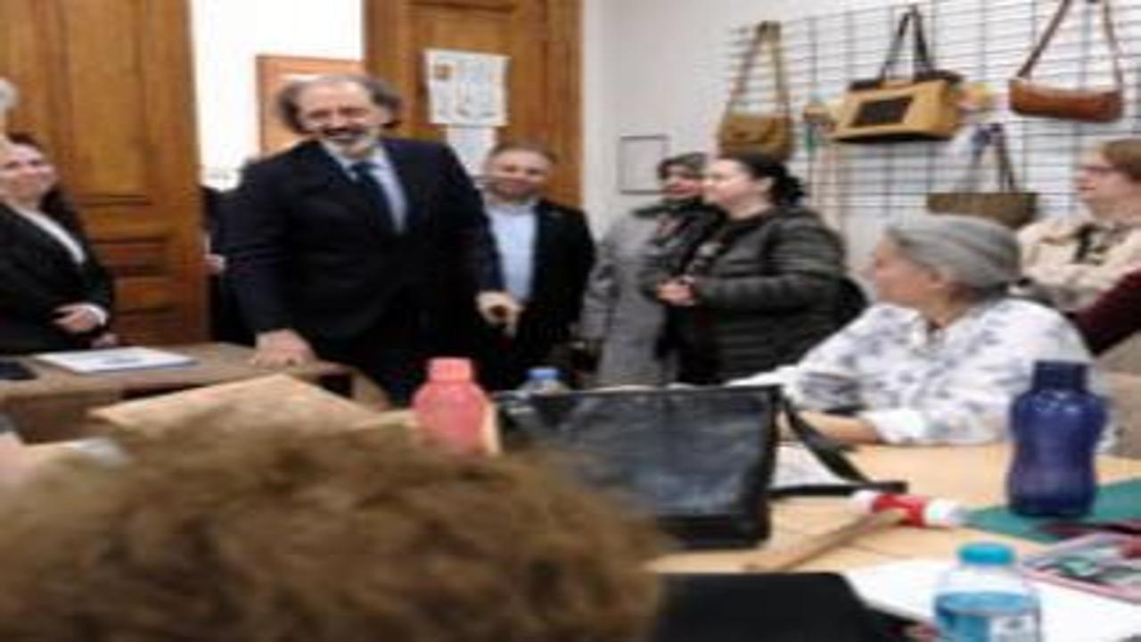 AK Parti İstanbul Milletvekilleri, cuma günleri sahaya inerek vatandaşlarla buluşuyor