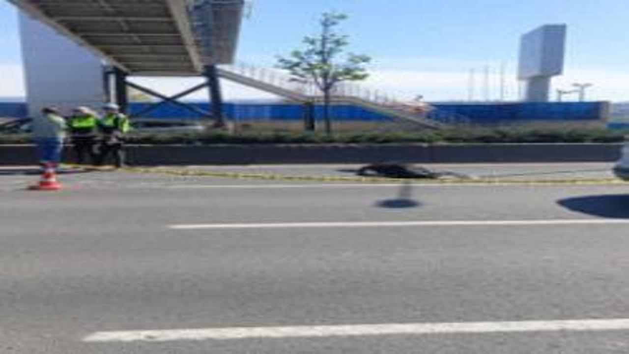 Ankara'da üst geçitten düşen işçiyi otomobil ezdi