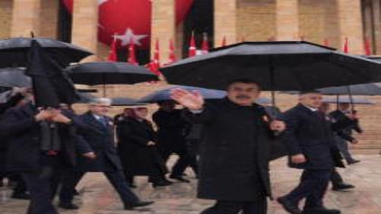 Bakan Tekin'den Anıtkabir'e ziyaret