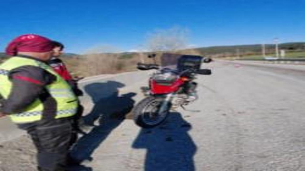 Bolu’da motosikletler peş peşe kaza yaptı: 2 yaralı