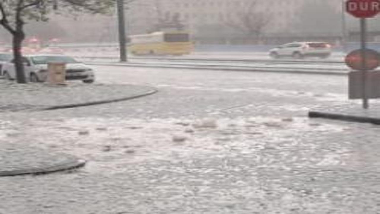 Ceviz büyüklüğünde dolu! Dakikalar içinde hayat durdu