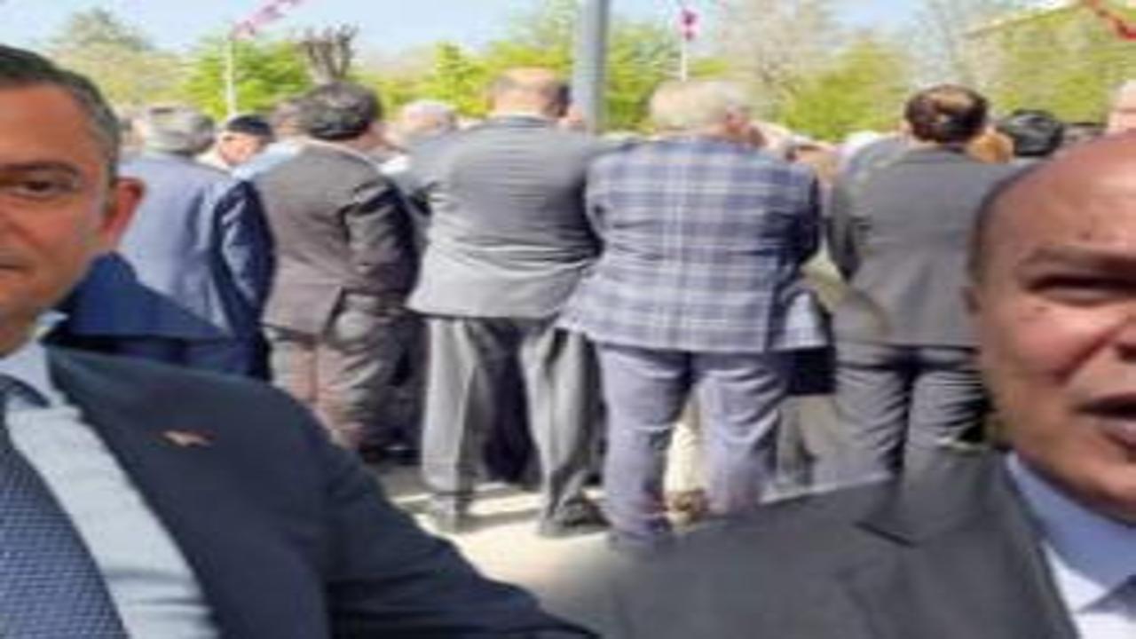 CHP'de mehter sancısı! Başkan hem itiraf etti hem kıvrandı! Özel'in savunması pes dedirtti