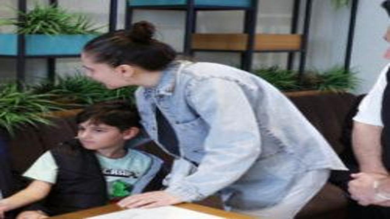 Cumhurbaşkanı Erdoğan, Beyoğlu'nda bir kafede vatandaşlarla sohbet etti