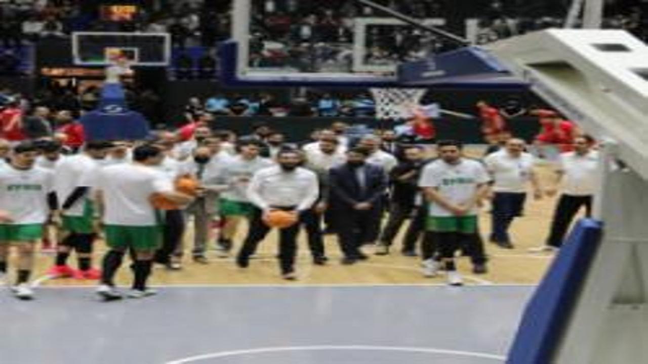 Cumhurbaşkanı Şara, dostluk maçı öncesi basketbol oynadı