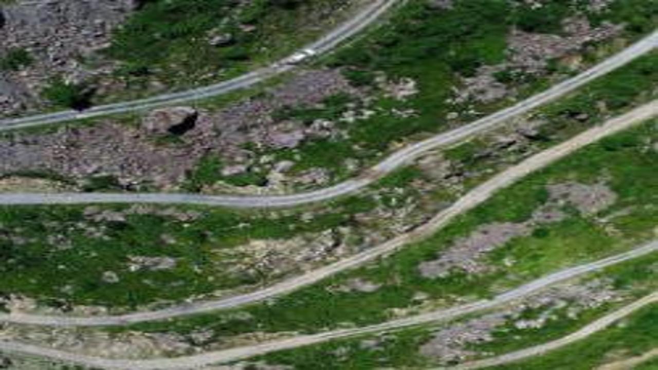 En deneyimli şoförler bile korkuyor! Dünyanın en zor yolları