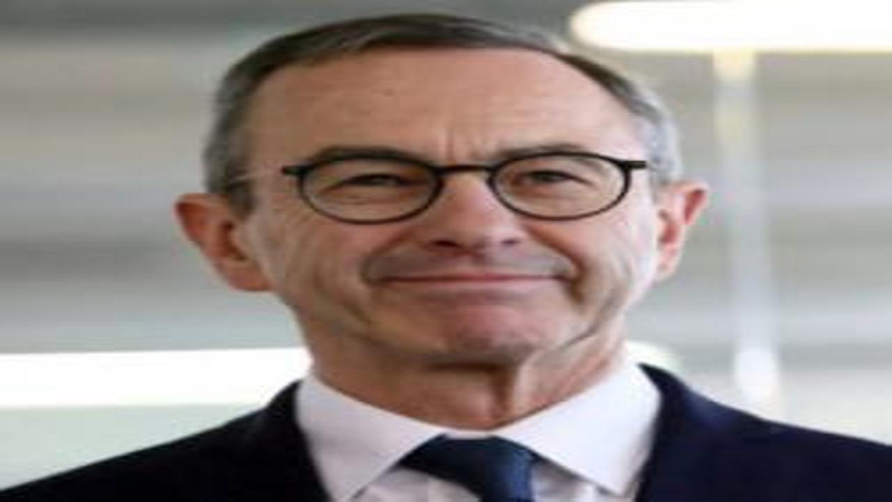 Fransa'da cumhurbaşkanlığına ilk aday! Başörtüsü karşıtı çıktı