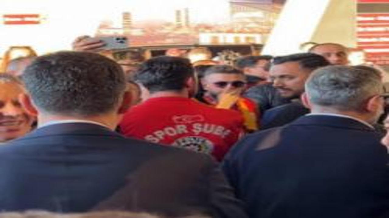 Galatasaraylı yöneticiler, Fenerbahçeli yöneticileri karşıladı