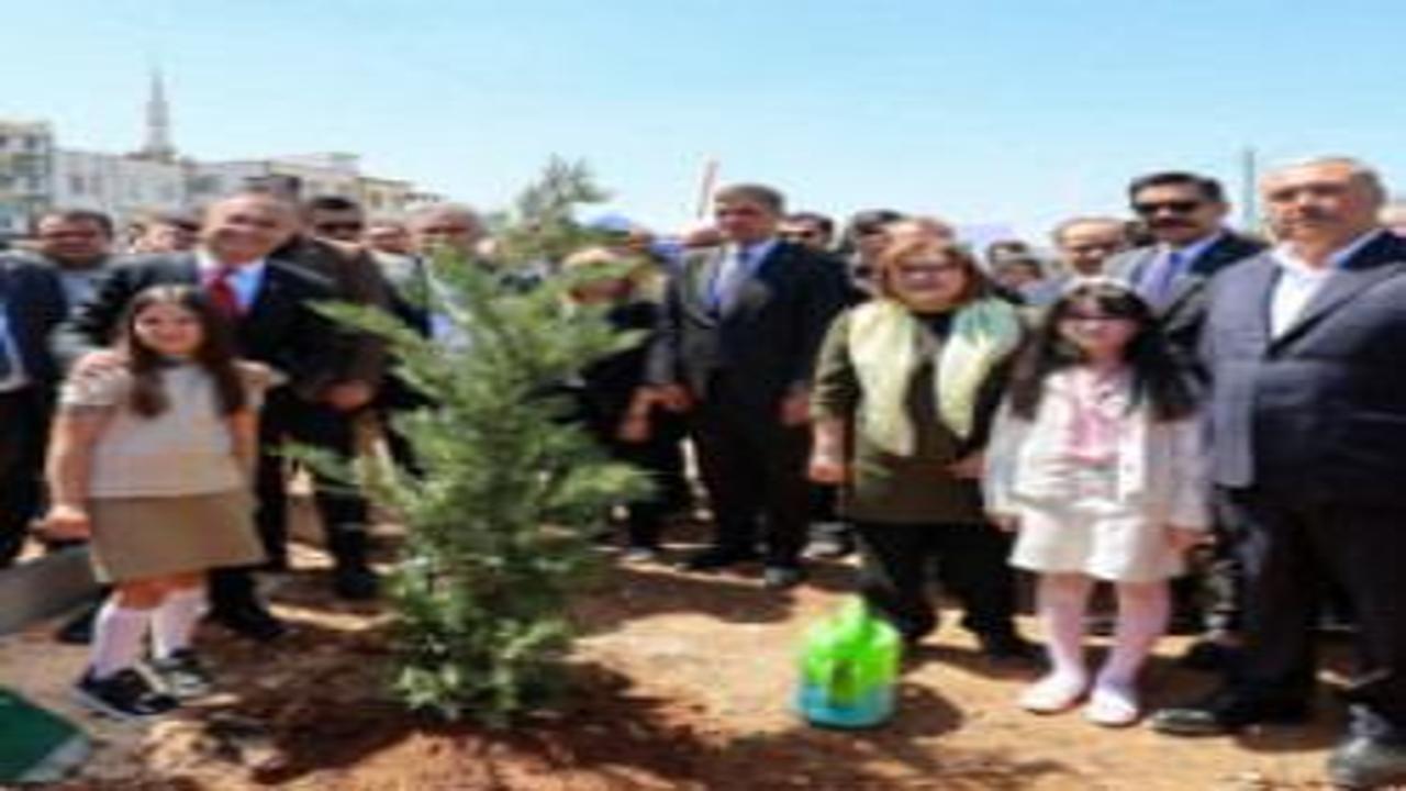 Gaziantep Büyükşehir'den 23 Nisan'a özel fidan dikim töreni