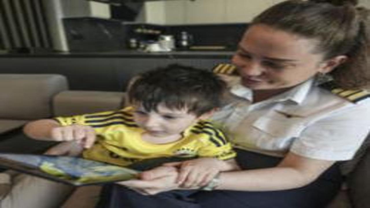 Gökyüzünün "pilot anneleri" özlemlerine rağmen görevlerini özveriyle yapıyor