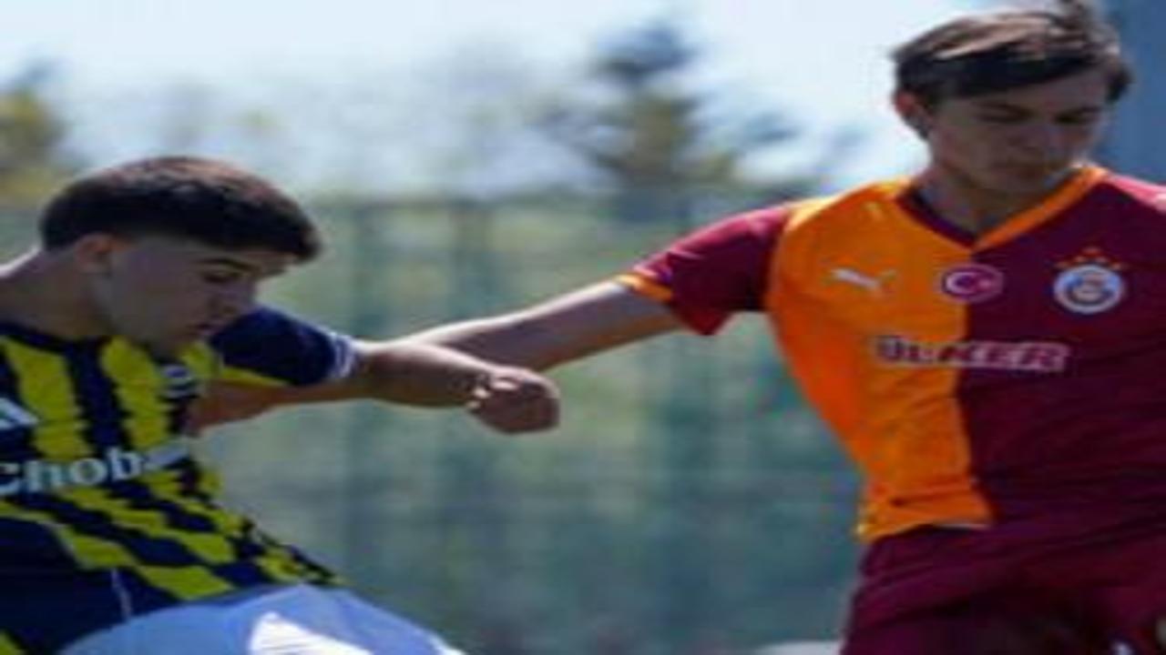 Günün ilk derbisinde Fenebahçe, Galatasaray'ı devirdi