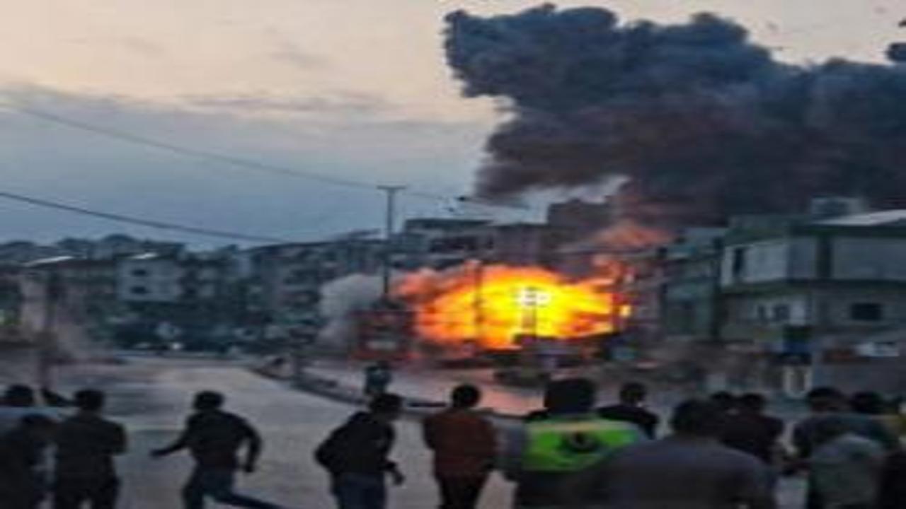 İsrail bir kasabadaki sivil araçları hedef aldı! Ölüler var