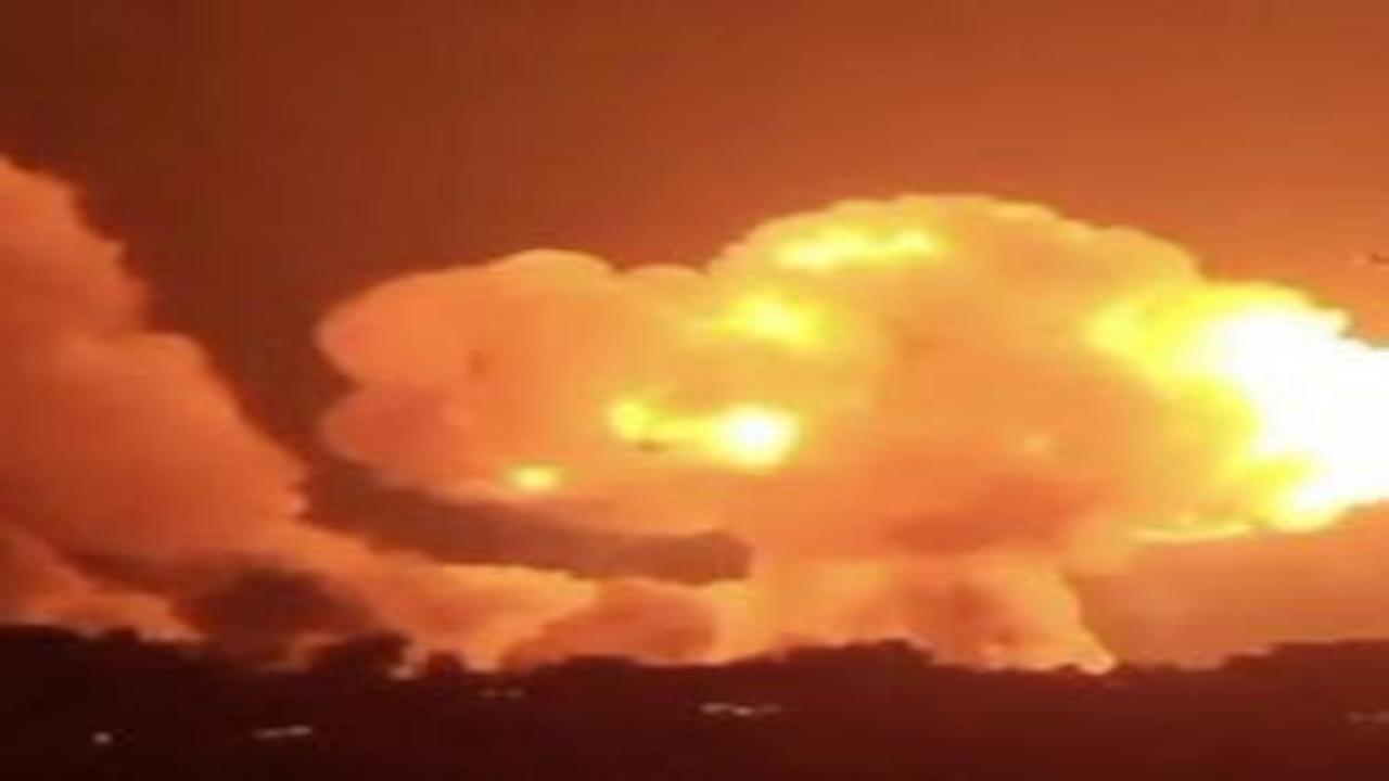 İsrail Lübnan'da bir mahalleyi ateşe verdi