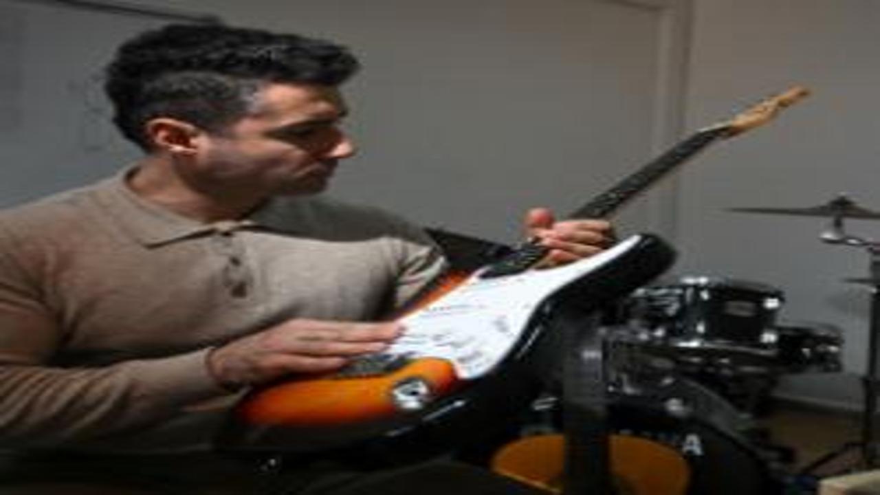 Tahta parçasından başlayan hikaye: 'Askıda Çalgı' projesi büyüyor