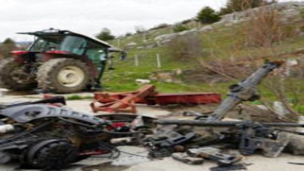 Korkunç kaza: Traktör ikiye ayrıldı! Çok sayıda yaralı var