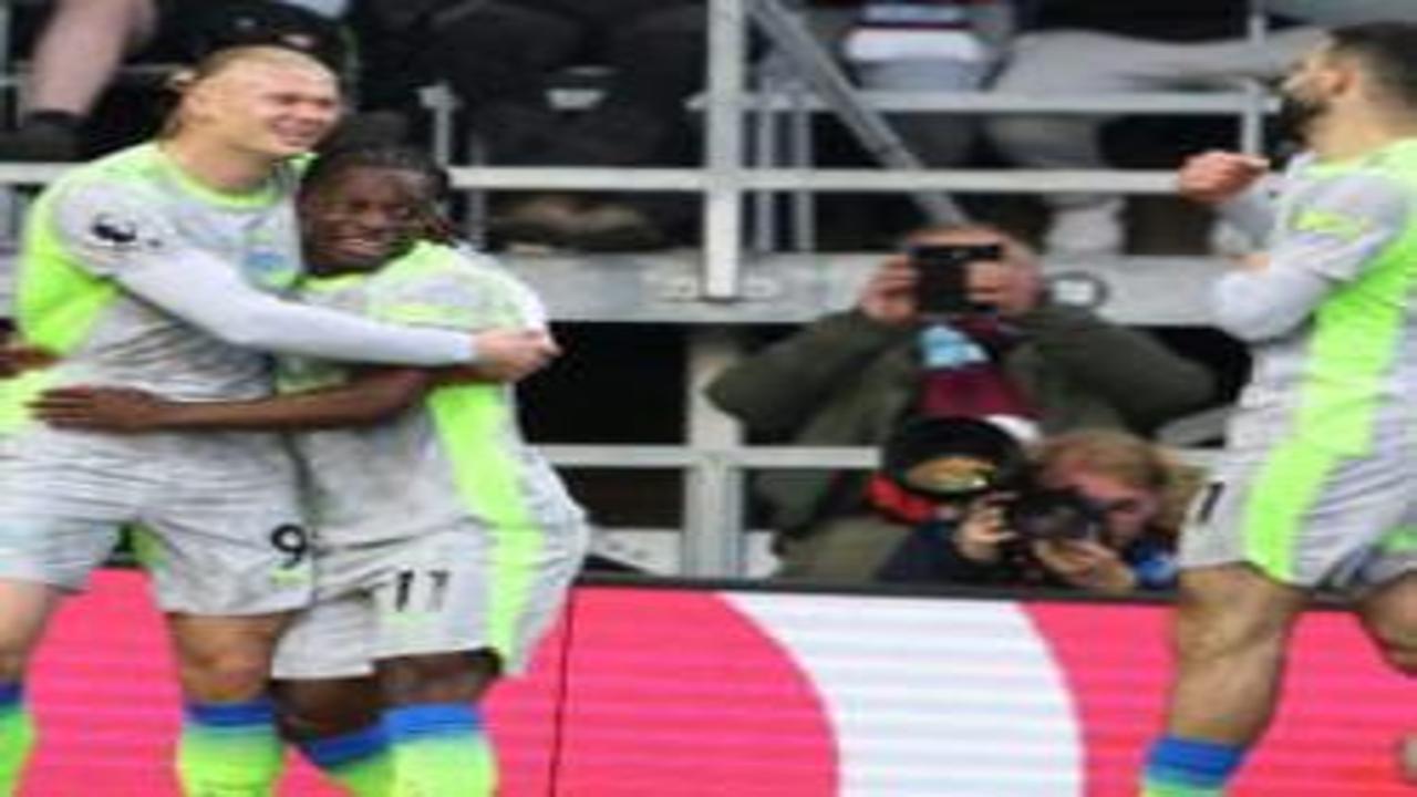 Liderliği alan Manchester City, Burnley'i küme düşürdü