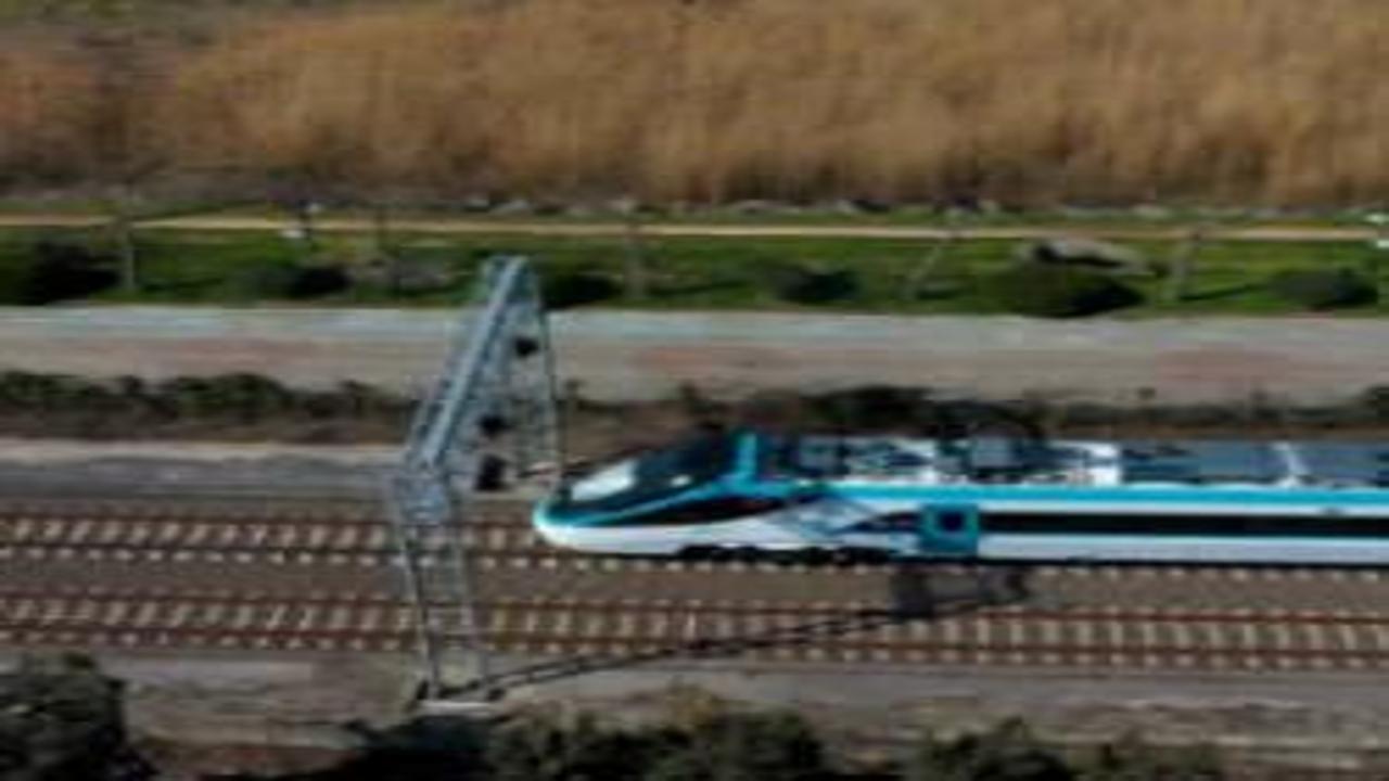 Milli Elektrikli Hızlı Tren saatte 225 kilometre hıza çıktı