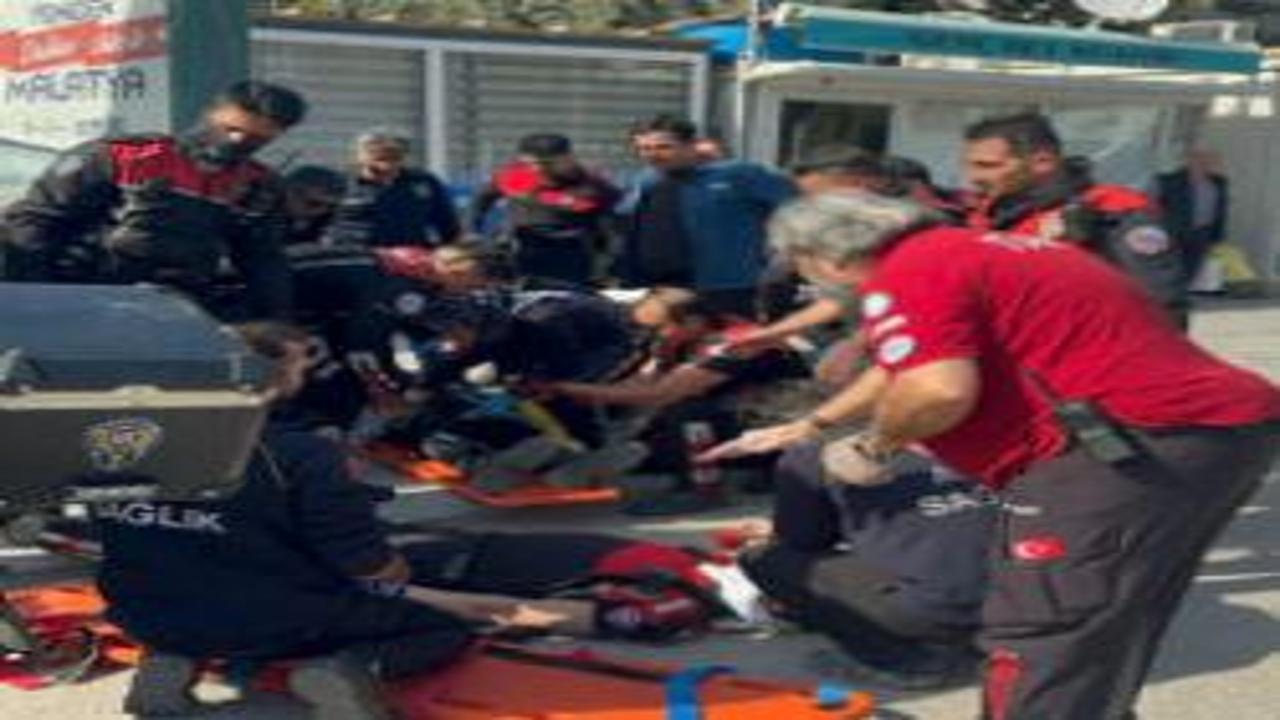 Otomobil yunus polislerin motosikletiyle çarpıştı: 2 polis yaralı!