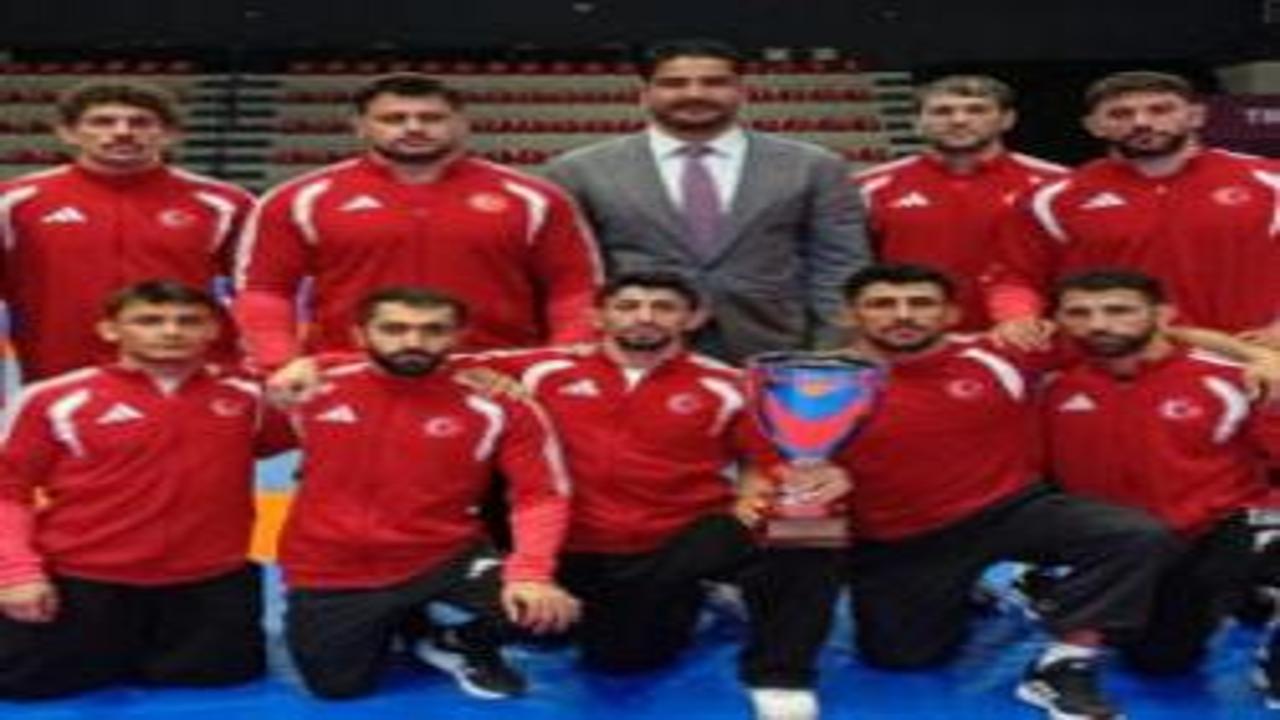 Şampiyon güreşçimiz Rıza Kayaalp ve Grekoromen Milli Takımı yurda döndü