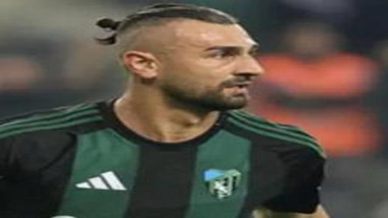 Serdar Dursun'dan takdir toplayan hareket! Tuşlu telefonla golünü çeken çocuğa hediye aldı