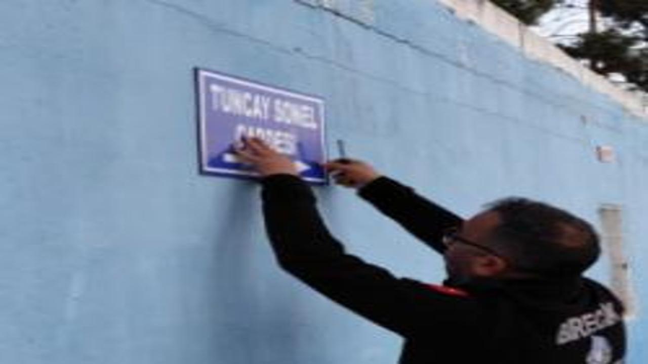 Tuncay Sonel'in adının verildiği cadde tabelası söküldü!