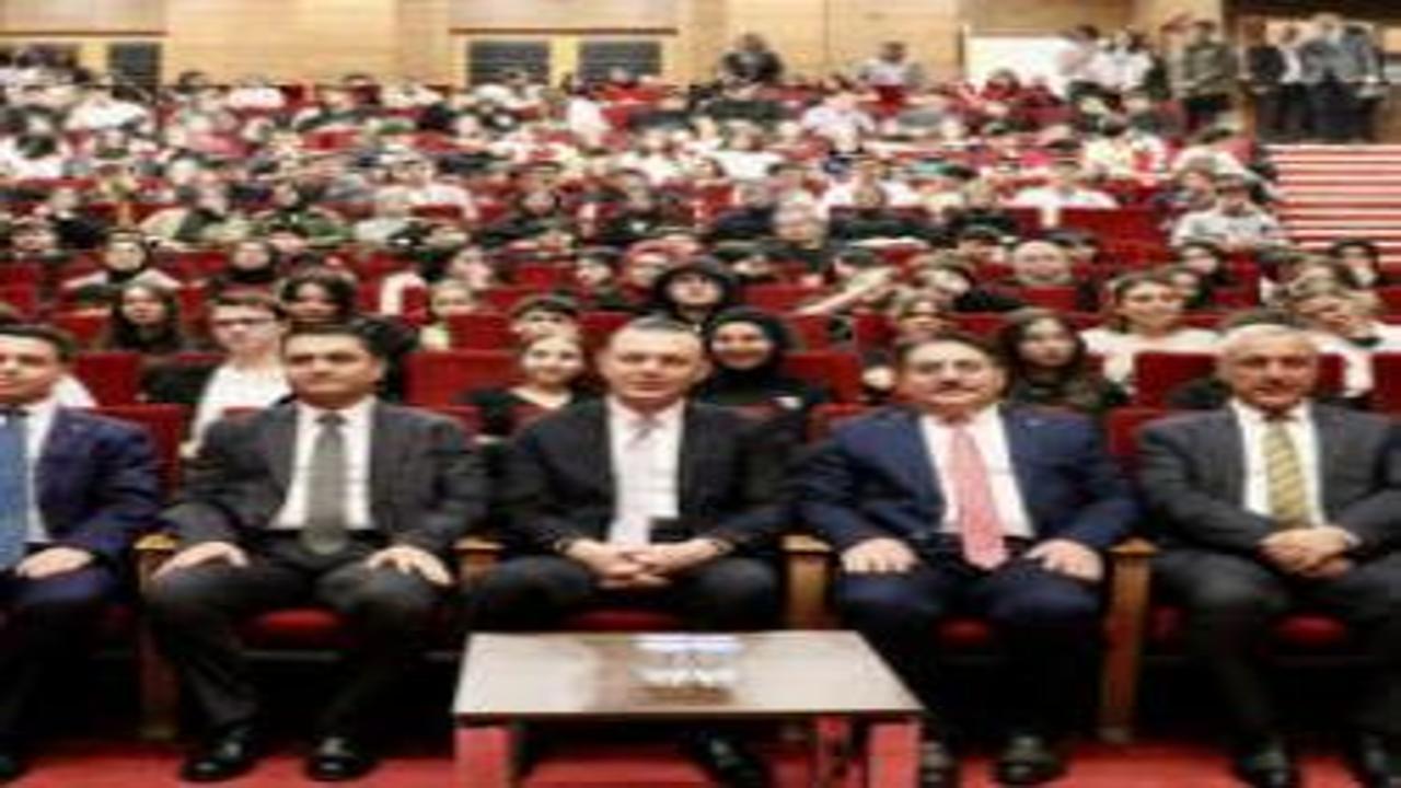 Türkiye Uzay Ajansı Başkanı Kıraç, Sakarya'da öğrencilerle buluştu: