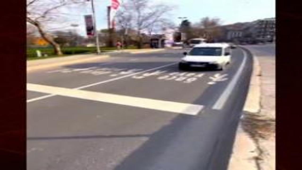 Yabancı turistin İstanbul'da yaya geçidini kullanamaması sosyal medyada gündem oldu