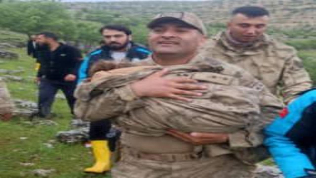 2,5 yaşındaki Melike 16 saat sonra bulunmuştu! Mehmetçik o sözüyle yüreklere dokundu