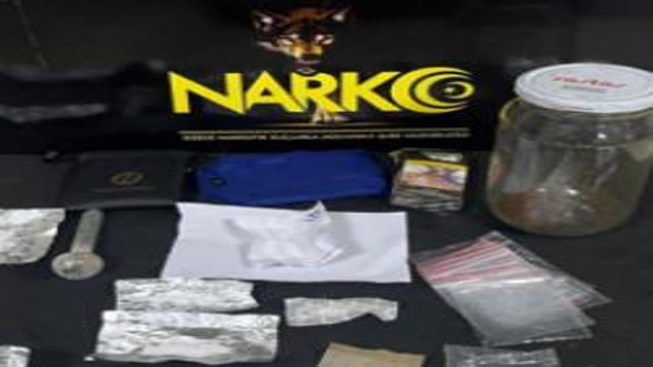 Düzce’de suç makinelerine narkotik darbesi: 45 suç kayıtlı iki zehir taciri tutuklandı!