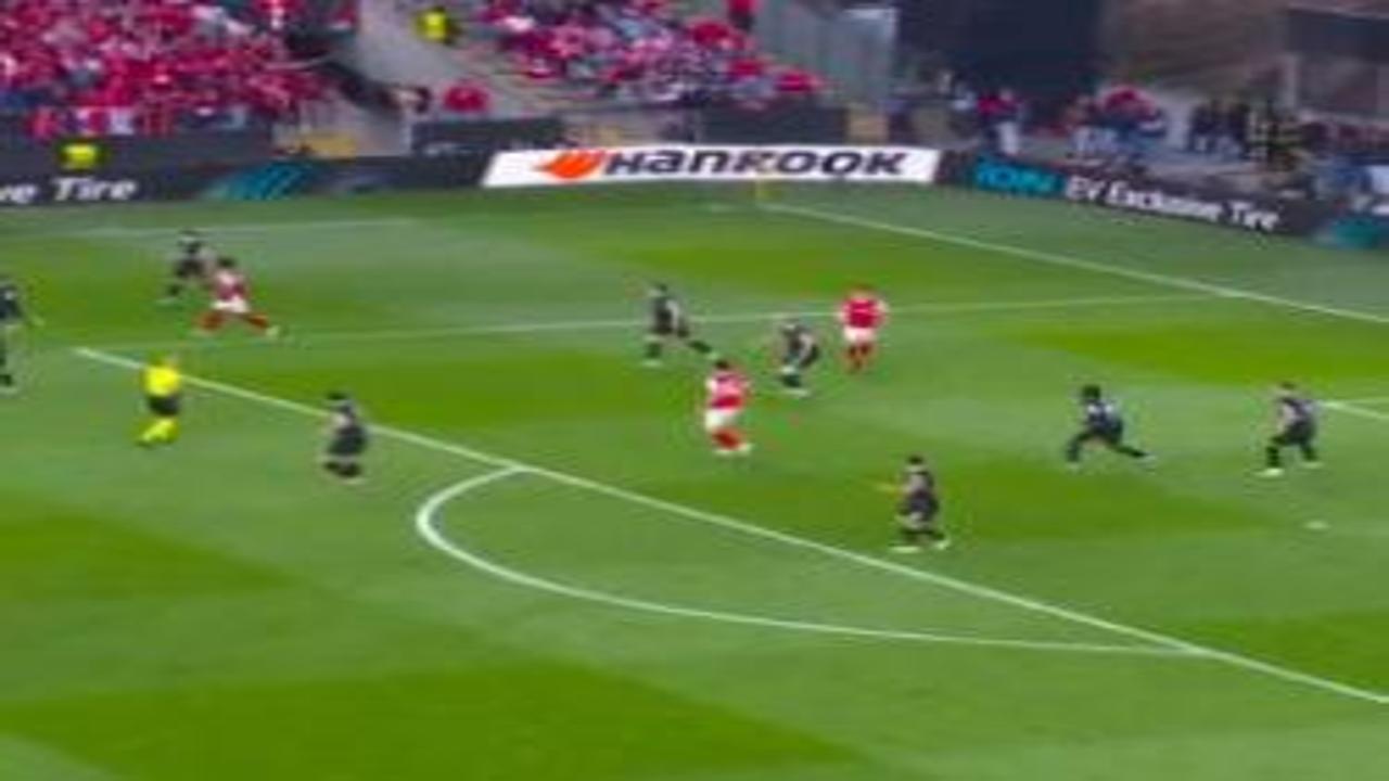 Açılışı yaptı! Yarı final kapısını milli futbolcu araladı