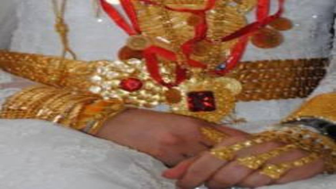 Altın ve belirsizlik evliliği vurdu