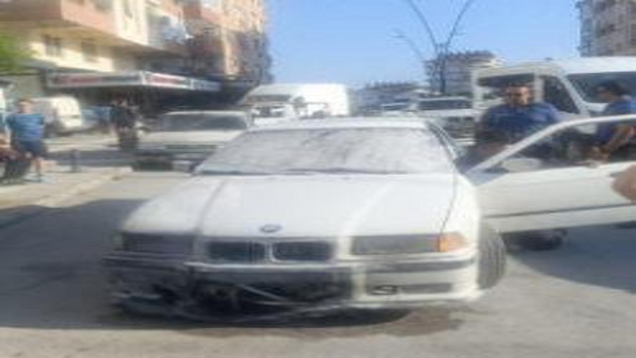 Antalya'da korku dolu anlar: Patlayıp alev topuna dönen araçtan canlarını zor kurtardılar