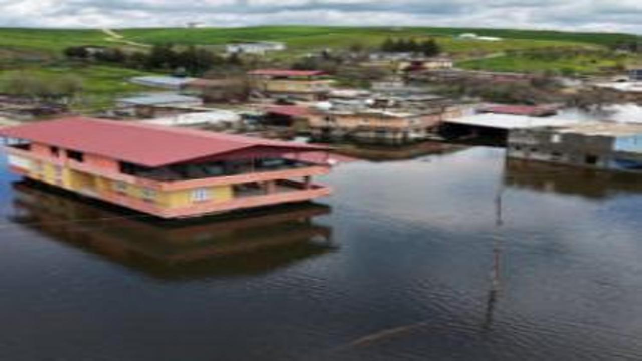 Diyarbakır'da baraj kapakları açıldı, 10 ev sulara gömüldü