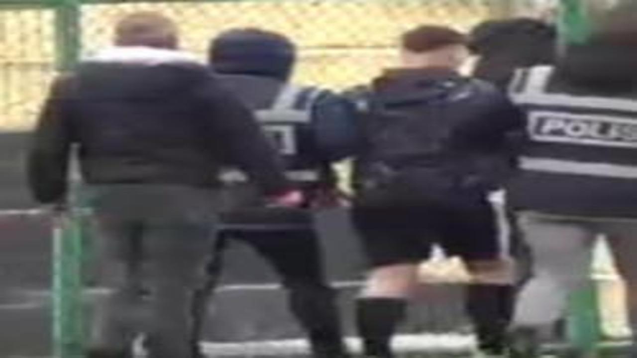 Edirne'de saha karıştı! Hakemin yüzüne yumruk atan futbolcu gözaltına alındı