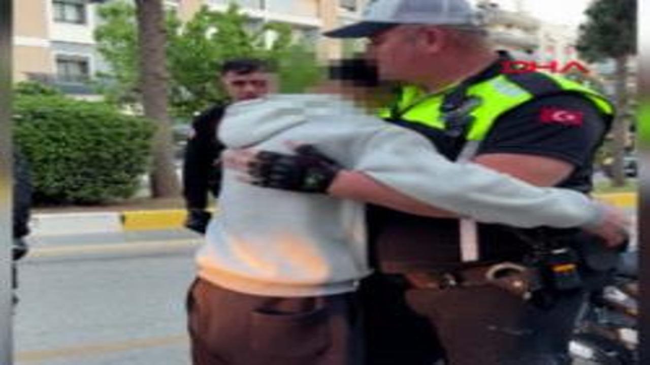Kaçan motosiklet sürücüsü, kazadan sonra polise sarılıp ağladı