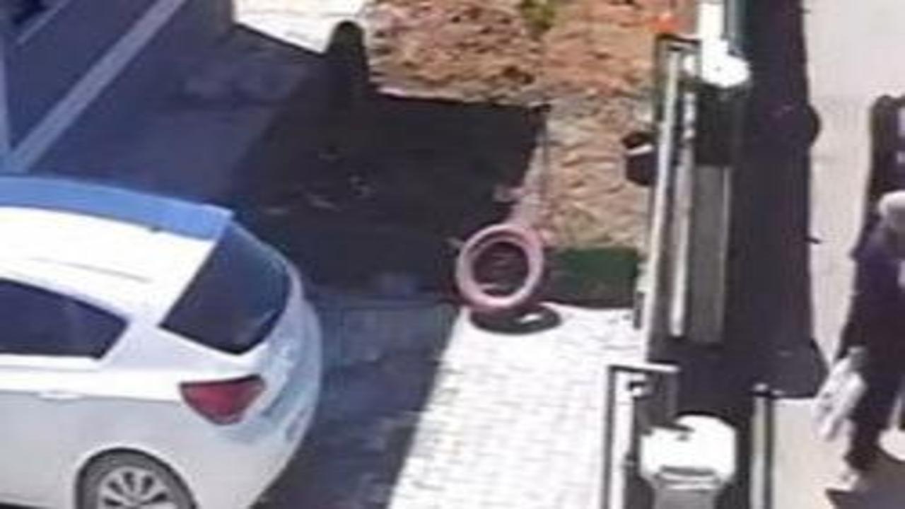 Kahramanmaraş’ta korkunç kaza kamerada: Yaşlı kadın duvara savruldu