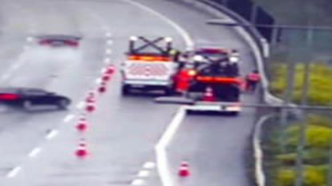 Kuzey Marmara Otoyolu'nda otomobil, bakım ekibine çarptı: 3 yaralı